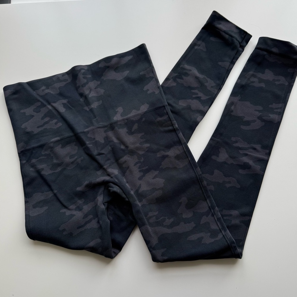 SPANX Look at Me Now Seamless Cropped Legging Size Small - Picture 5 of 9